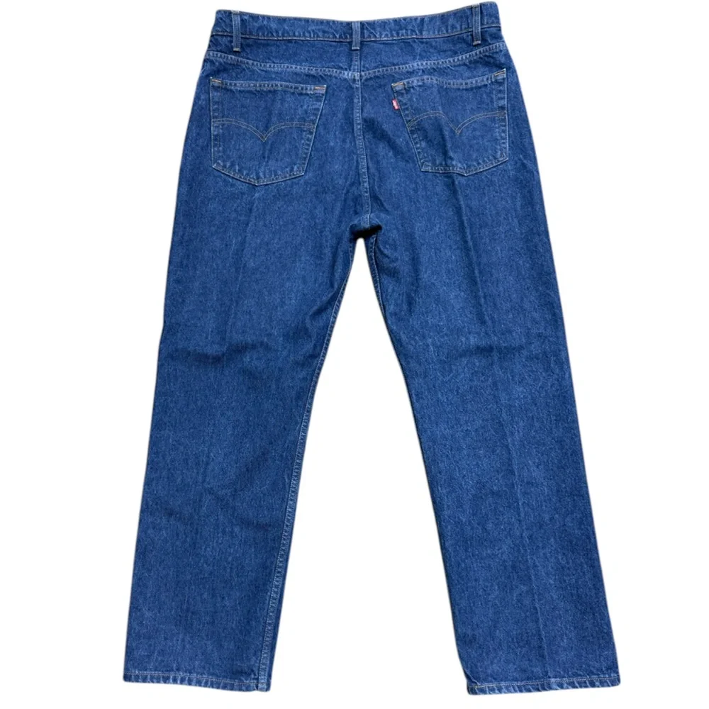 Levi’s 505 men’s size 42 x 30 regular fit straight leg denim blue jeans.